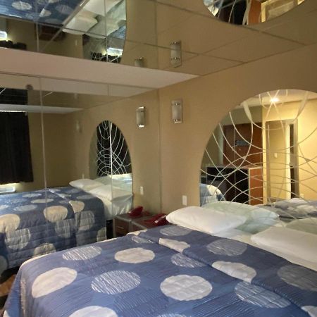 Hotel Jamaica Plaza Нью-Йорк Экстерьер фото