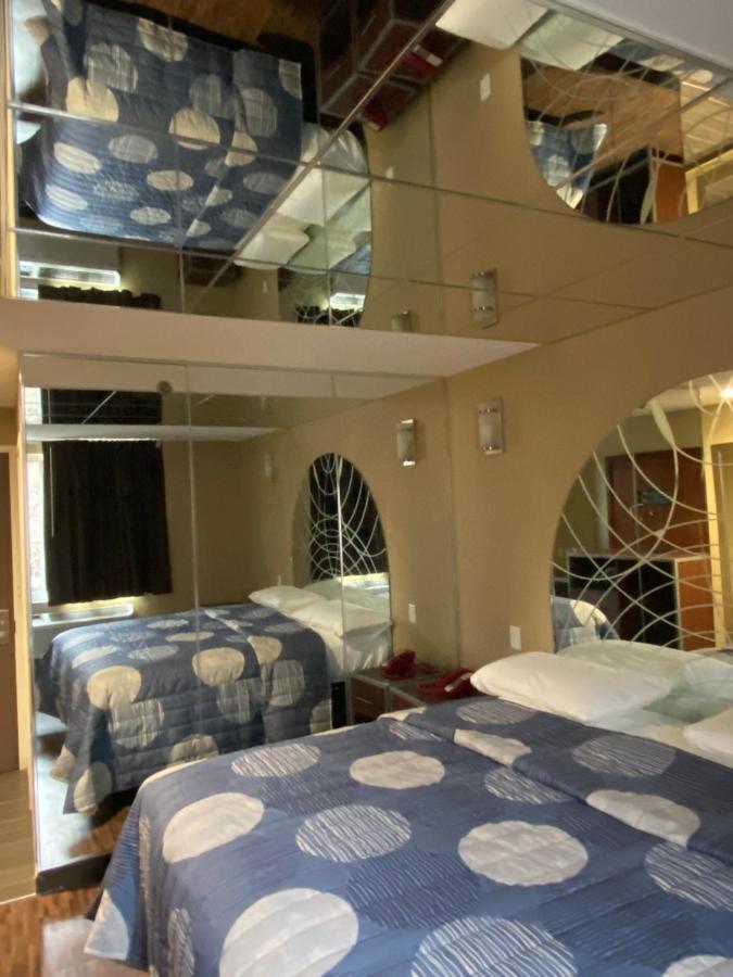 Hotel Jamaica Plaza Нью-Йорк Экстерьер фото